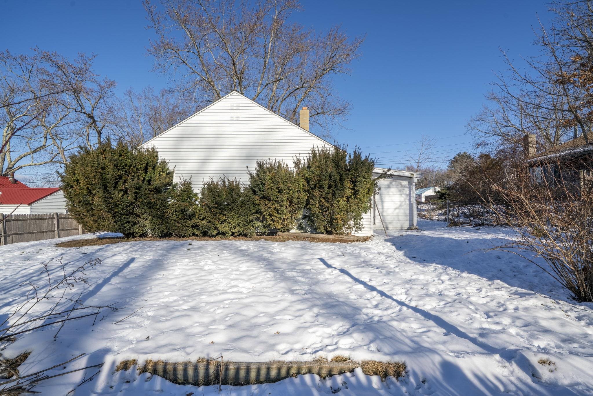 197 Melrose Street Manchester, NH 03109 - Photo 31 of 34