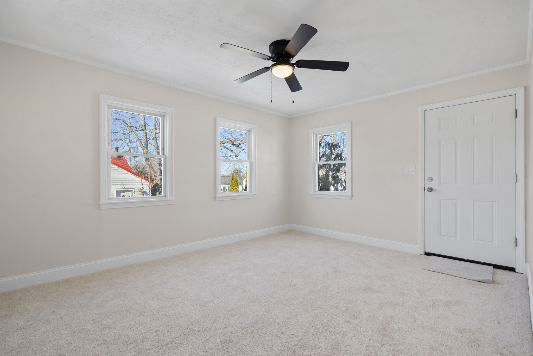 197 Melrose Street Manchester, NH 03109 - Photo 6 of 34