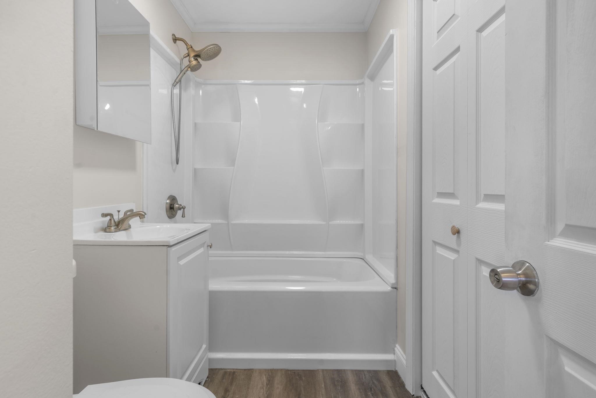 197 Melrose Street Manchester, NH 03109 - Photo 9 of 34