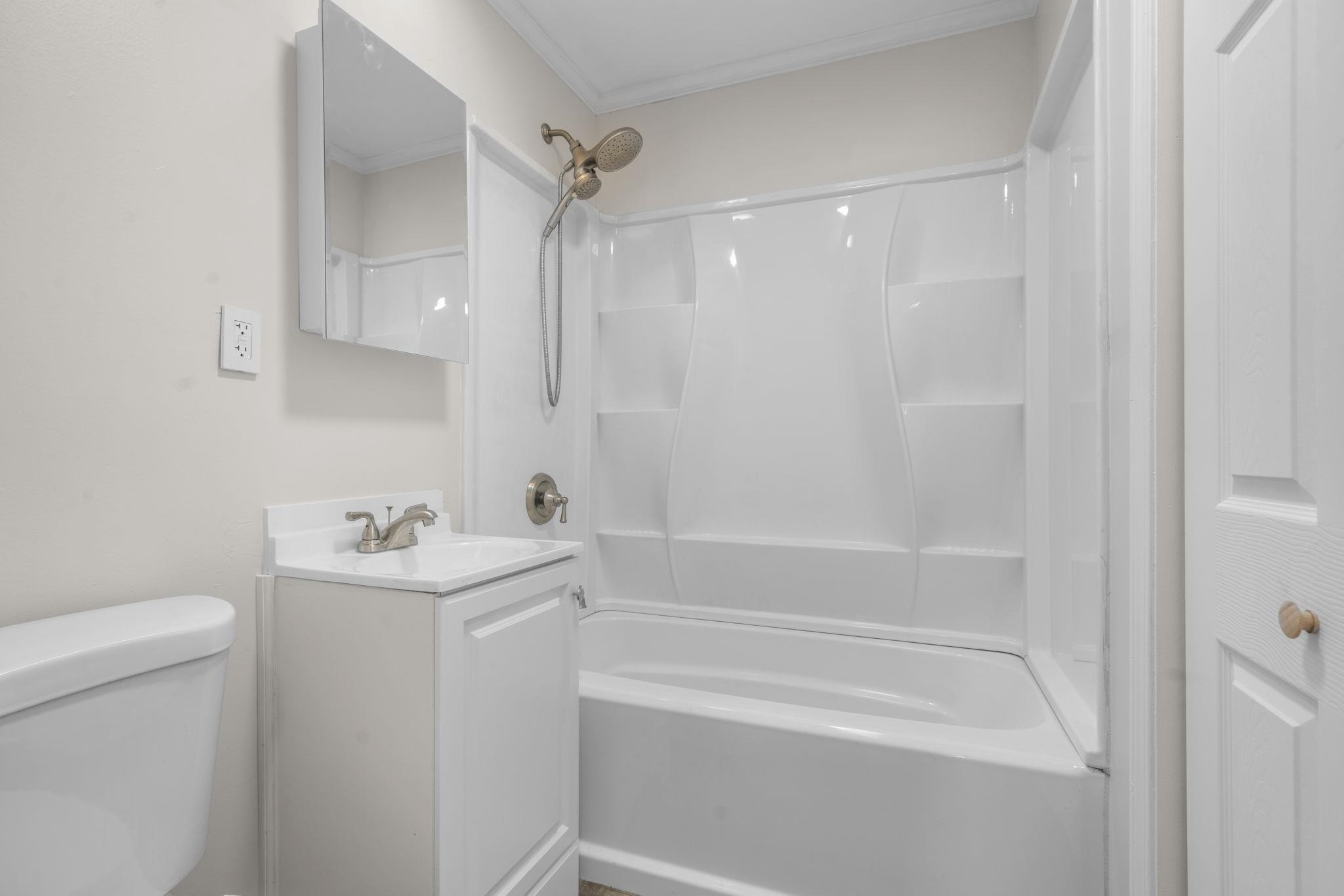 197 Melrose Street Manchester, NH 03109 - Photo 10 of 34