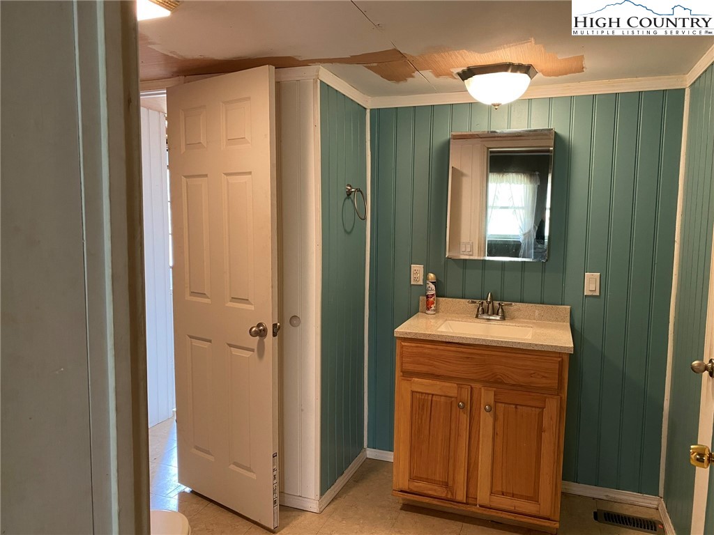 1057 School House Road Whitetop, VA 24292 - Photo 12 of 19