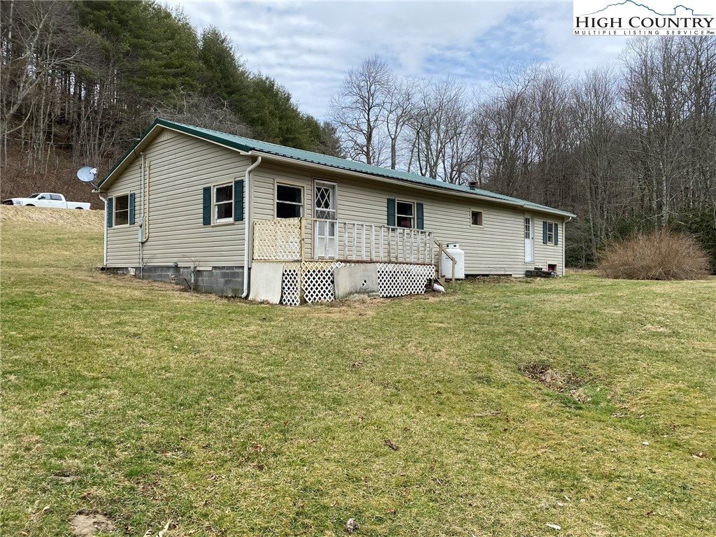 1057 School House Road Whitetop, VA 24292 - Photo 4 of 19