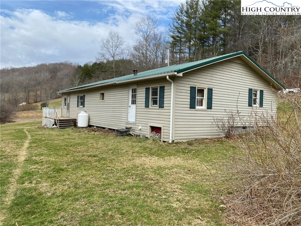 1057 School House Road Whitetop, VA 24292 - Photo 5 of 19