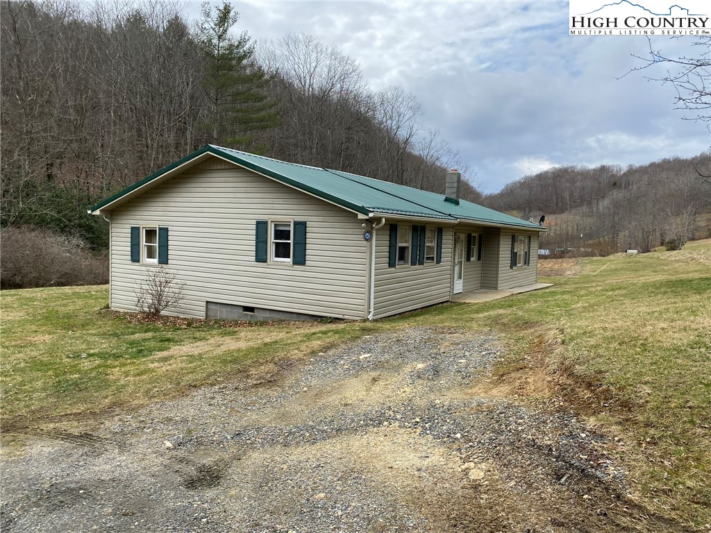 1057 School House Road Whitetop, VA 24292 - Photo 6 of 19