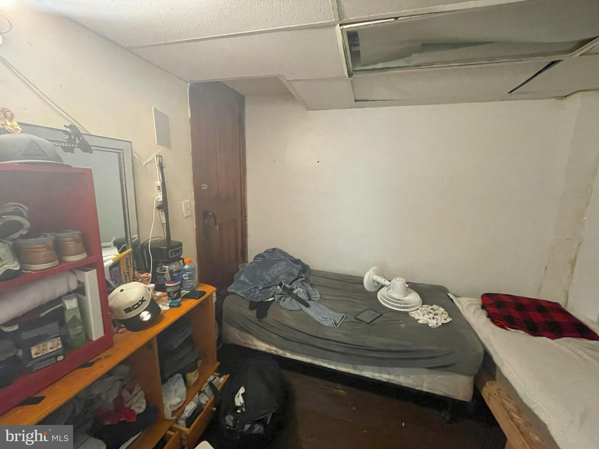 474 Easton Road Horsham, PA 19044 - Photo 19 of 24 a bedroom with a bed and a dresser