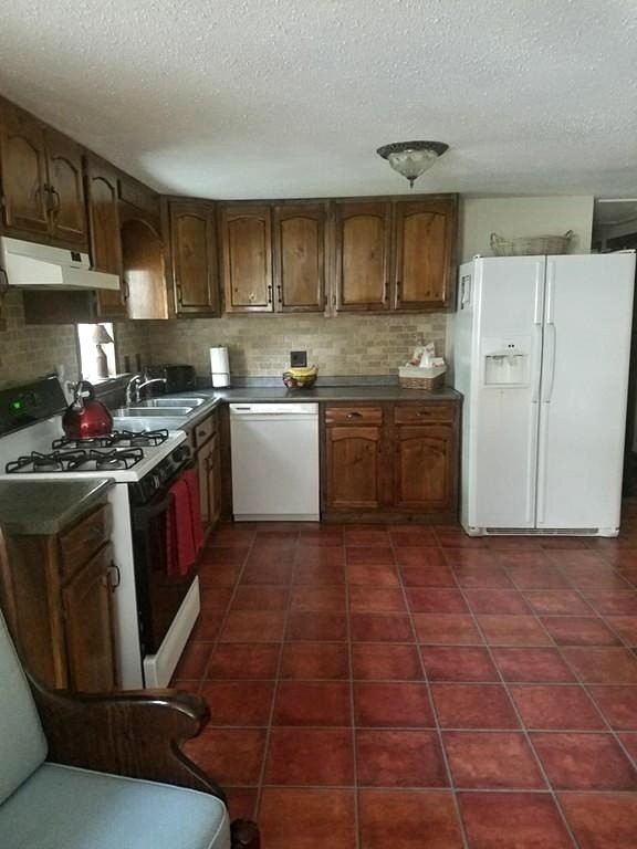 192 Perry Hill Road Acushnet, MA 02743 - Photo 16 of 23