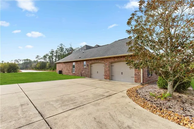 $549,000 | 402 Long Lake Drive, Covington, LA 70435