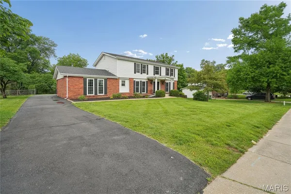 $431,000 | 40 Hutchinson Road, Ellisville, MO 63011