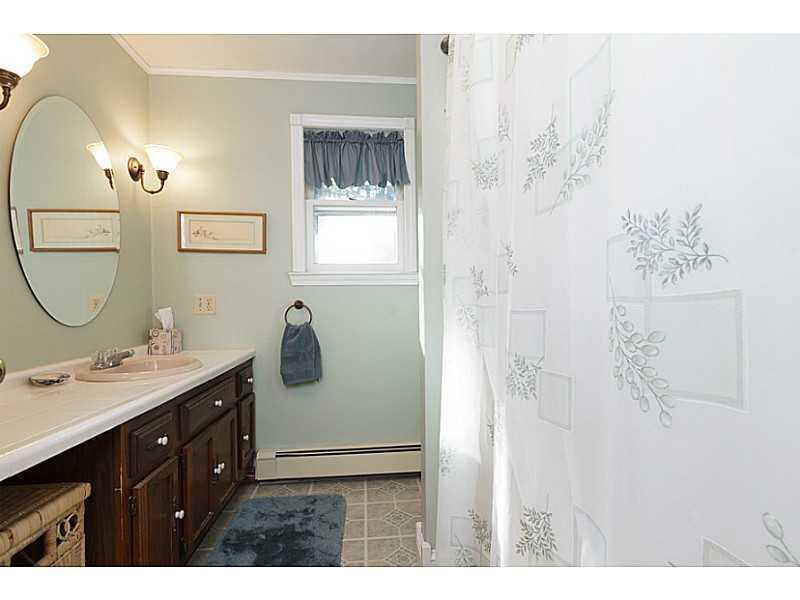 25 Harris Road Cumberland, ME 04021 - Photo 21 of 24 Bathroom.