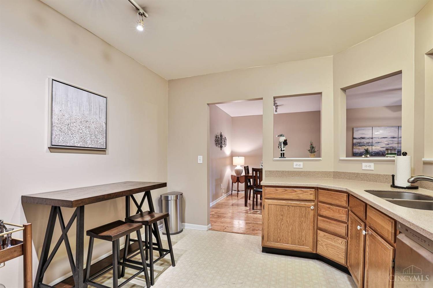 5305 Cooper Road, Unit B Montgomery, OH 45242 - Photo 18 of 35 Gallery Image 18