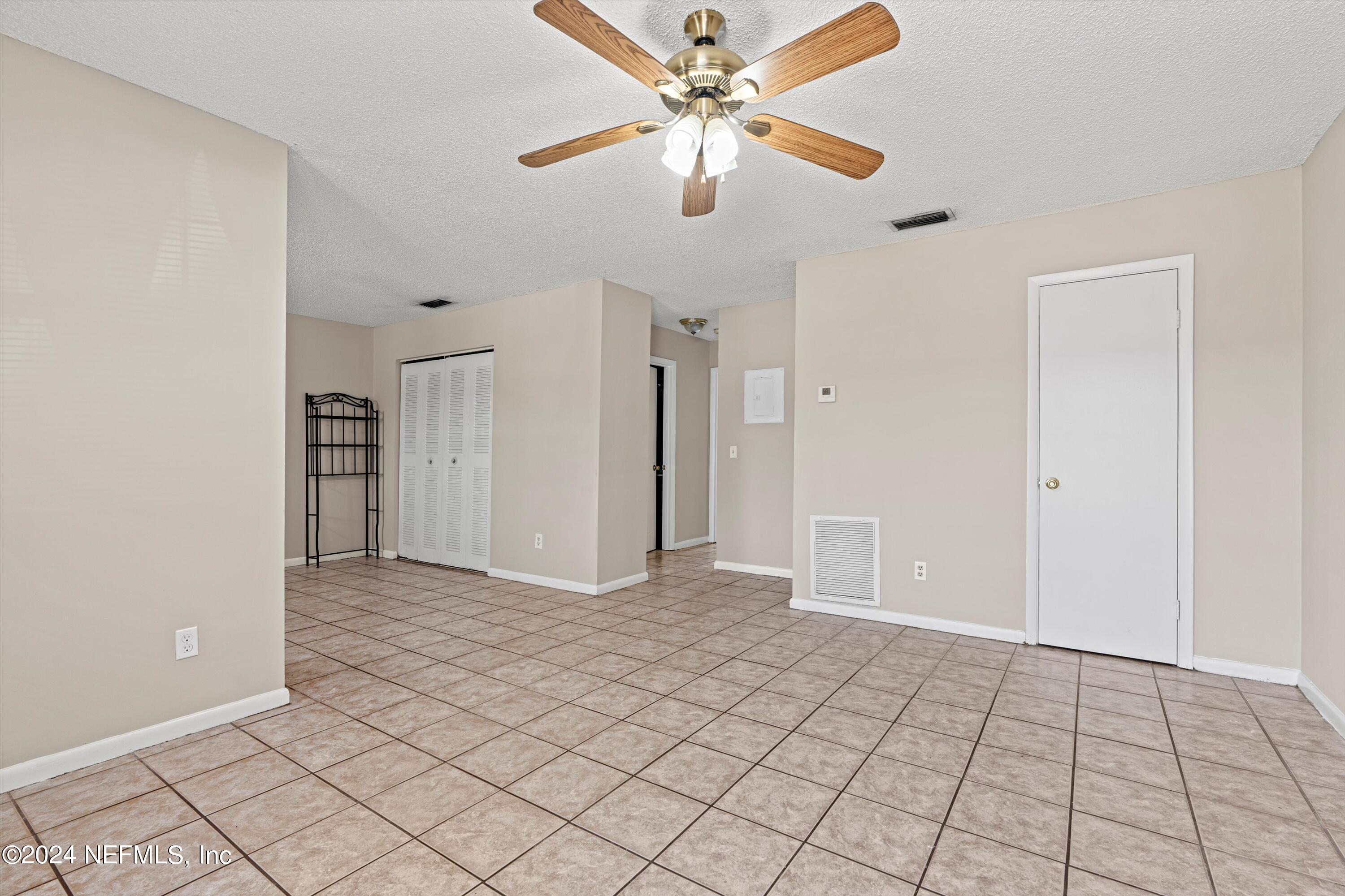 1845 Old Moultrie Road, Unit 55 St. Augustine, FL 32084 - Photo 4 of 13 Living Room