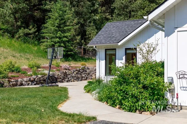 $1,475,000 | 1755 Genesee Troy Road, Moscow, ID 83843