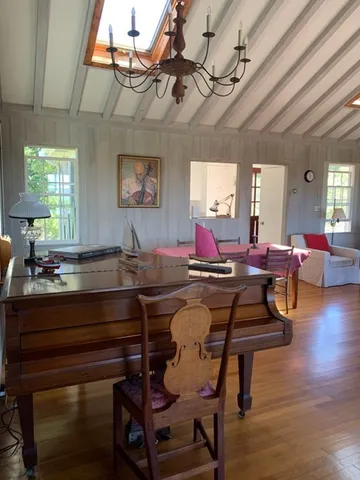 $4,500 | 33 Menemsha Inn Road, Chilmark, MA 02535