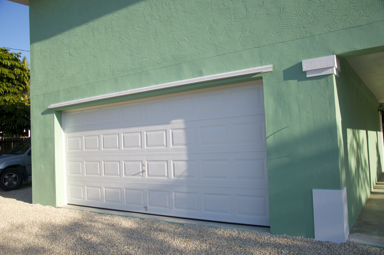 423 4th Road Key Largo, FL 33037 - Photo 11 of 26 Rare garage home