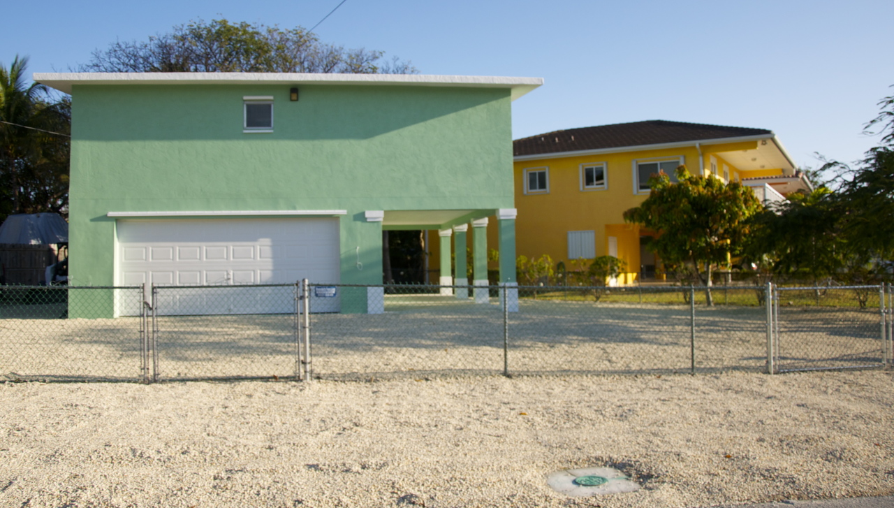 423 4th Road Key Largo, FL 33037 - Photo 5 of 26 South side of home
