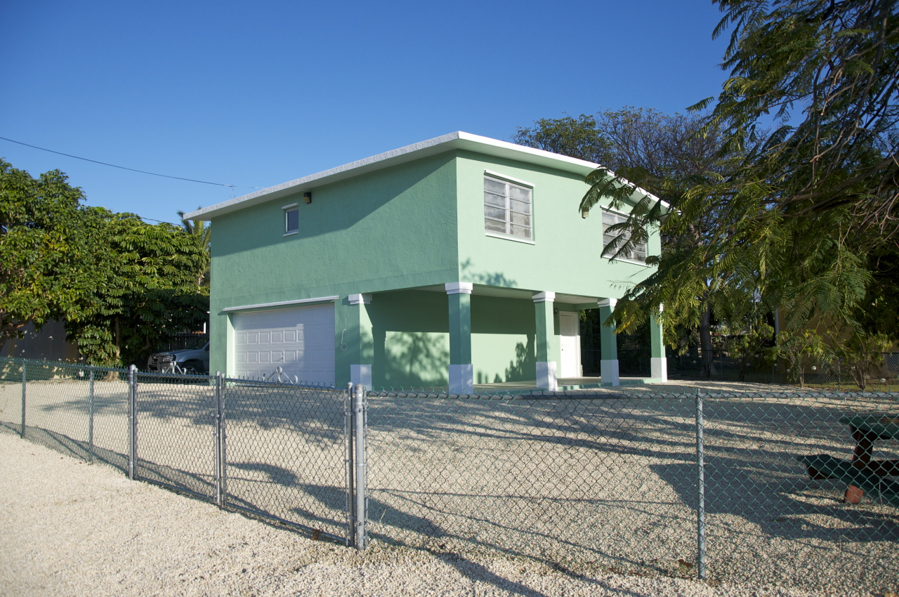 423 4th Road Key Largo, FL 33037 - Photo 10 of 26 CBS 2BR Garage home Largo Sound Village