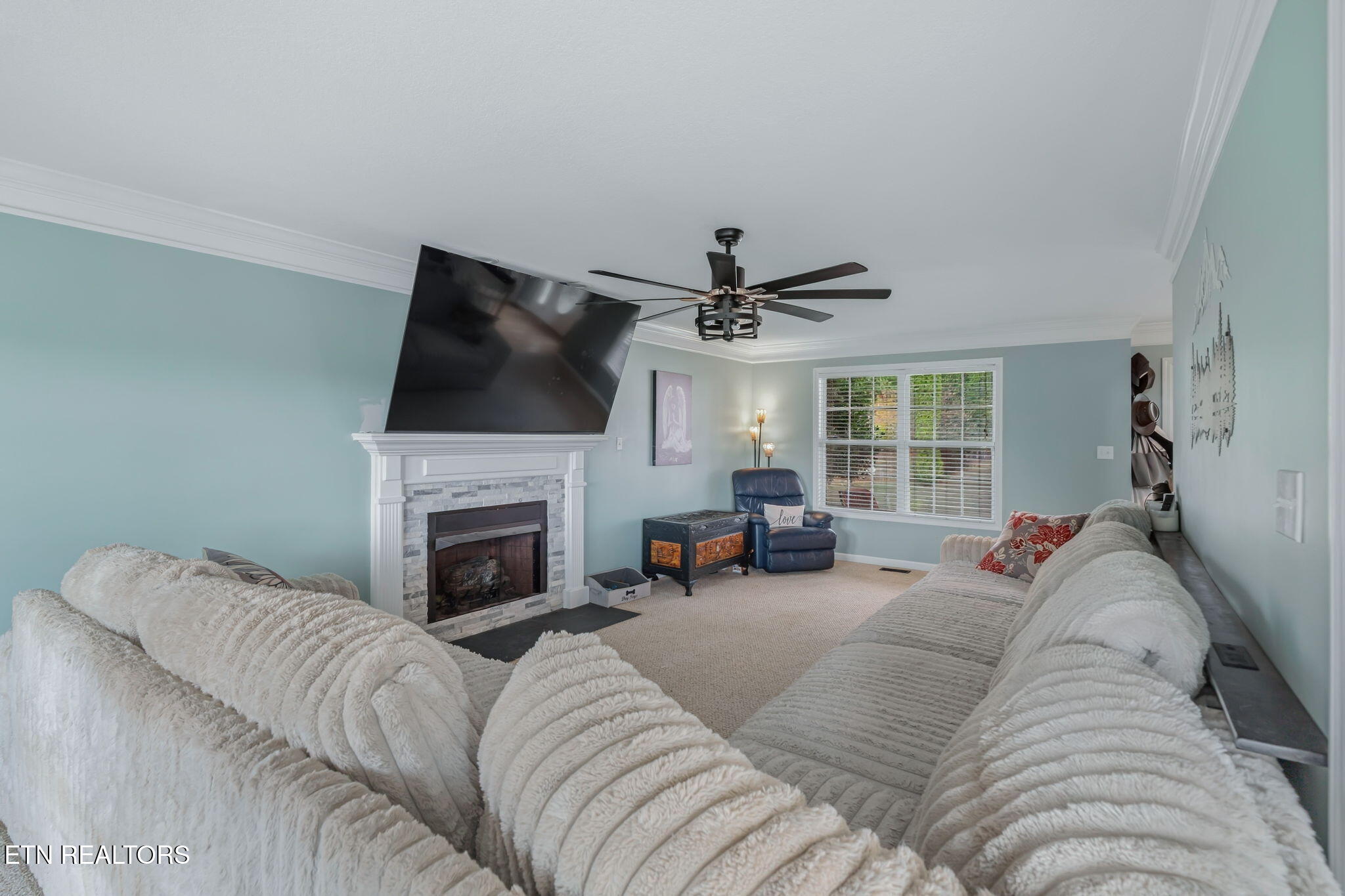 2135 Cedargreens Road Knoxville, TN 37924 - Photo 10 of 41 Living Room
