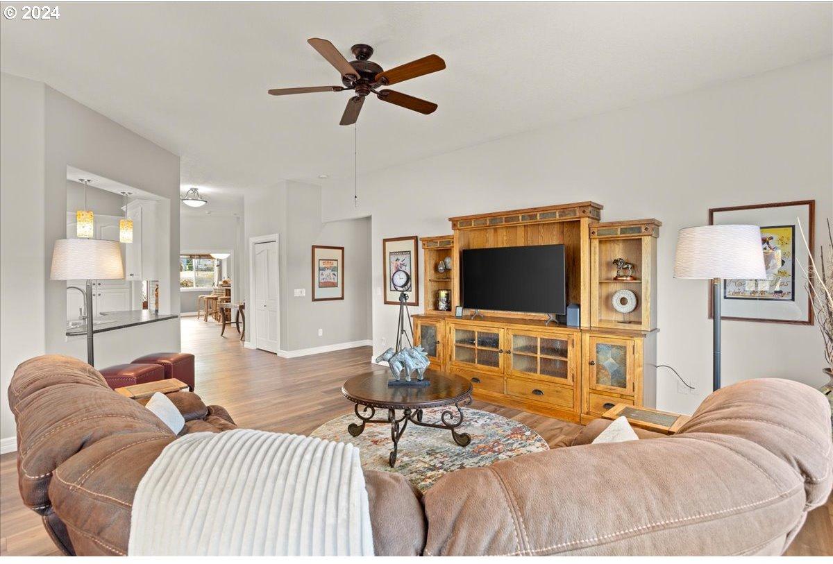 706 Northwest 189th Street Ridgefield, WA 98642 - Photo 9 of 43 Living Room