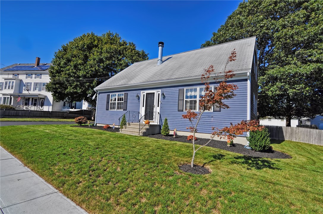 18 Grattan Street Fall River, MA 02721 - Photo 2 of 33