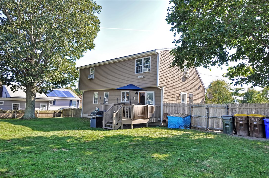 18 Grattan Street Fall River, MA 02721 - Photo 3 of 33