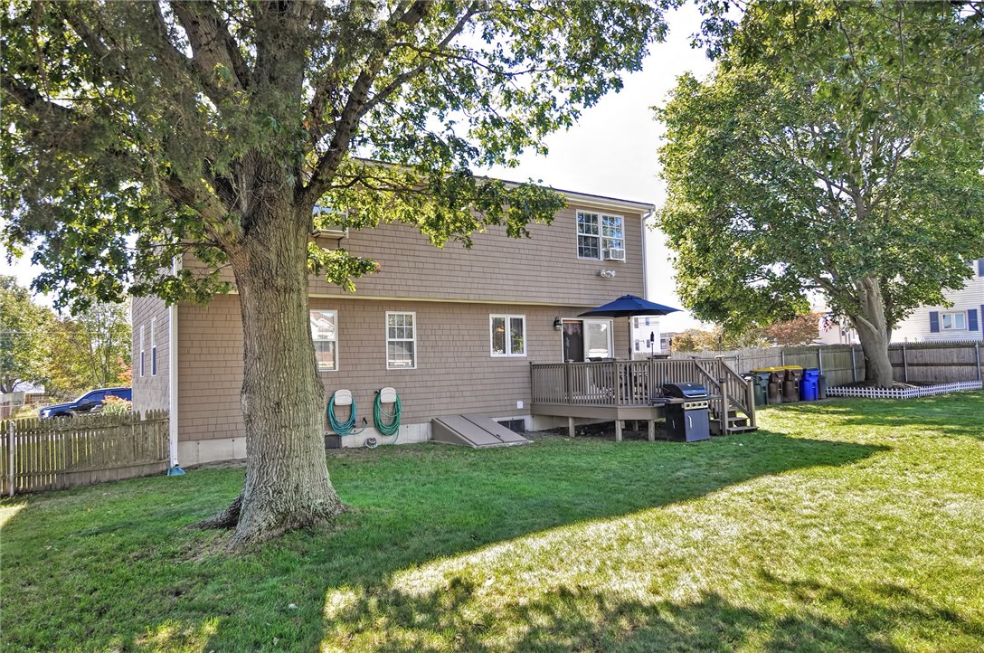 18 Grattan Street Fall River, MA 02721 - Photo 4 of 33