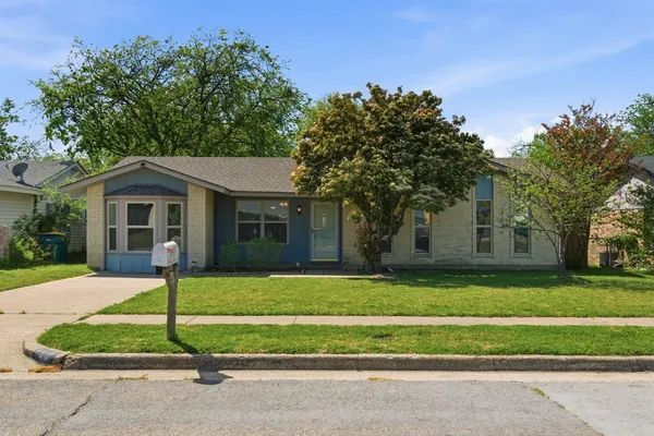 $267,999 | 728 Lisa Lane, Cedar Hill, TX 75104