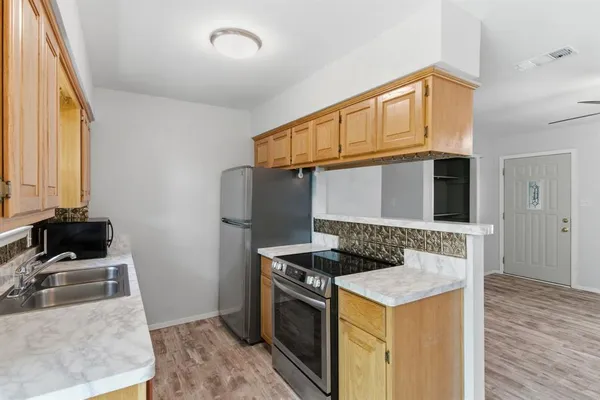 $267,999 | 728 Lisa Lane, Cedar Hill, TX 75104