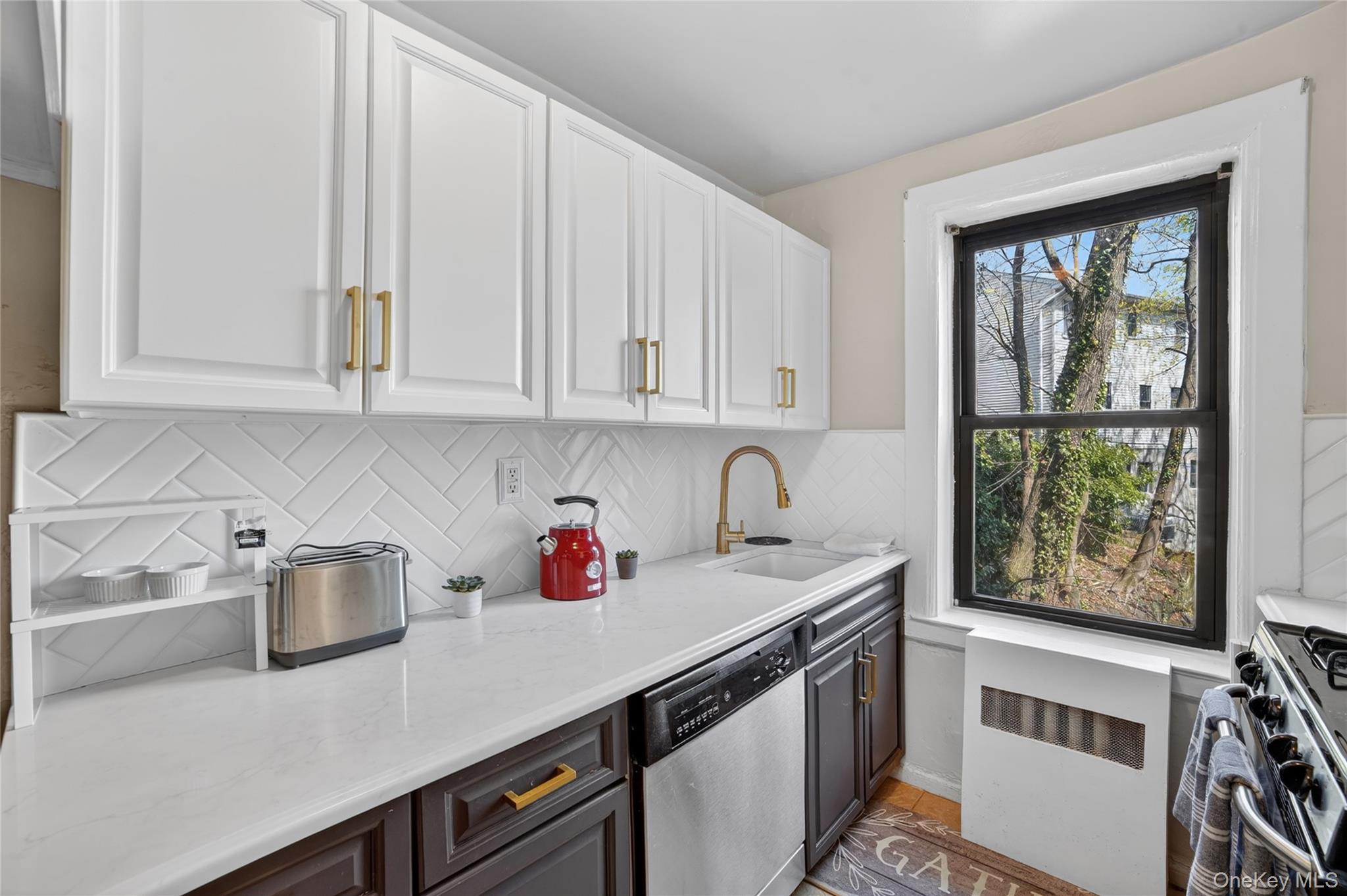 42 Pondfield Road West, Unit 4F Bronxville, NY 10708 - Photo 15 of 30