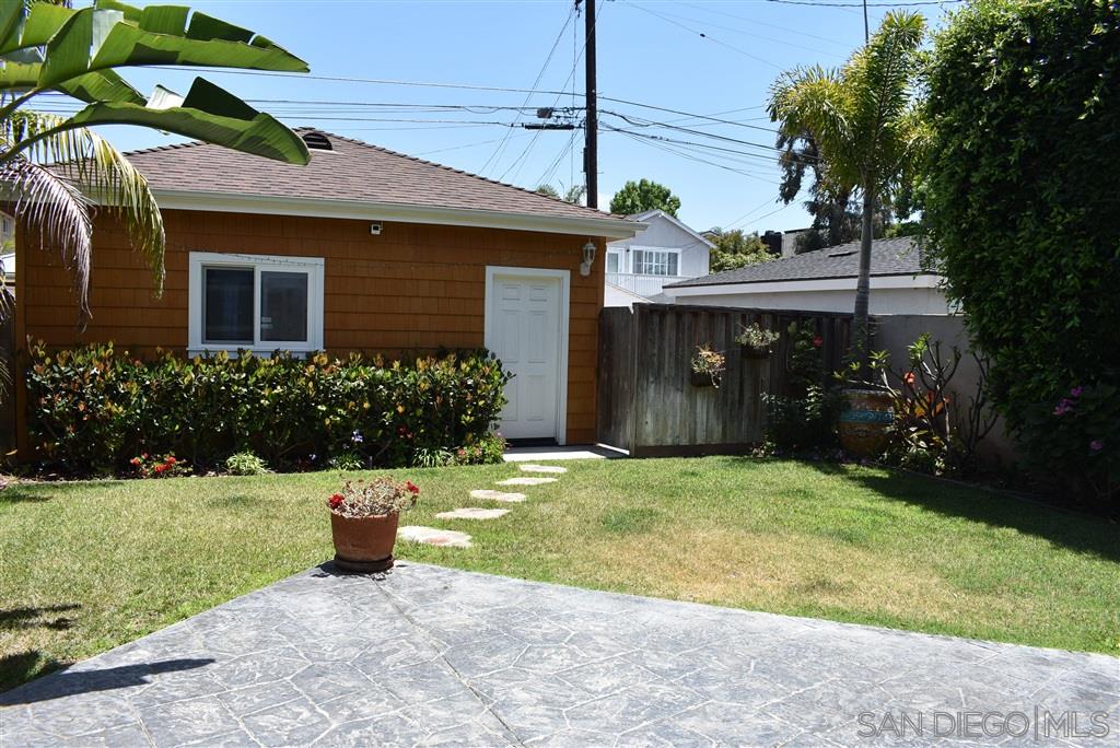425 Alameda Boulevard Coronado, CA 92118 - Photo 8 of 9 a view of a house with backyard and porch