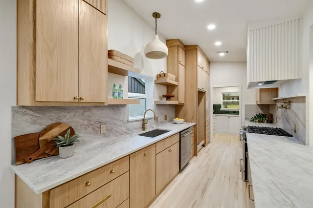 $925,000 | 10944 Yorksprings Drive, Dallas, TX 75218