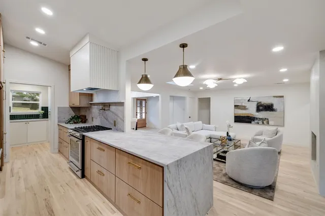 $925,000 | 10944 Yorksprings Drive, Dallas, TX 75218