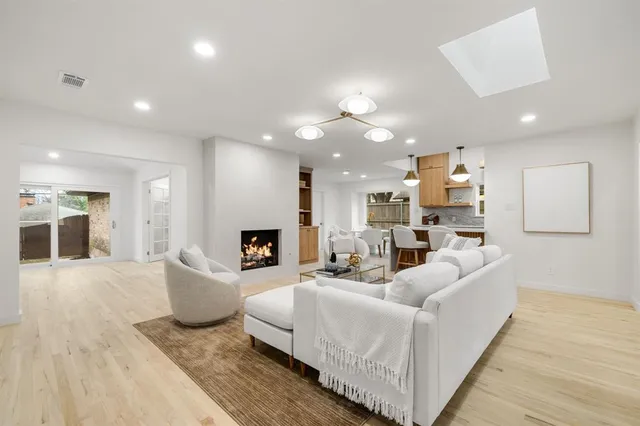 $925,000 | 10944 Yorksprings Drive, Dallas, TX 75218