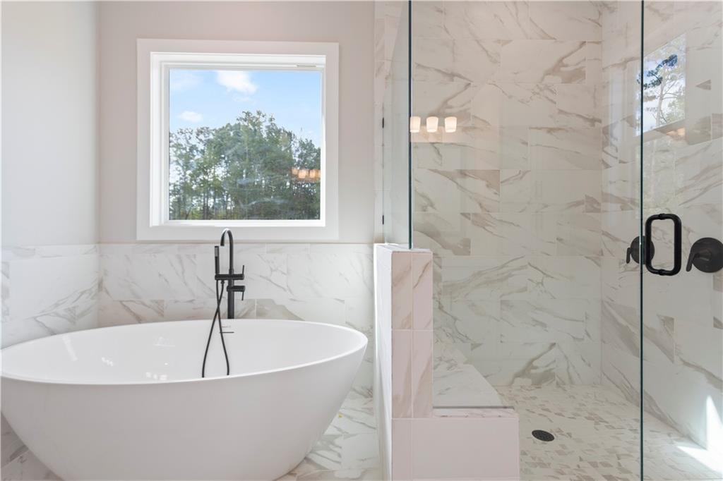 150 Old Sandhill Road Carrollton, GA 30116 - Photo 25 of 36 a white bath tub sitting next to a shower