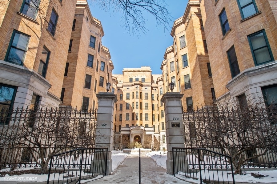 550 West Surf Street, Unit C314 Chicago, IL 60657 - Photo 1 of 21 front view of a building