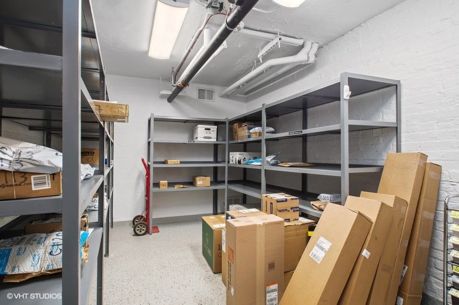 550 West Surf Street, Unit C314 Chicago, IL 60657 - Photo 19 of 21 a room with furniture