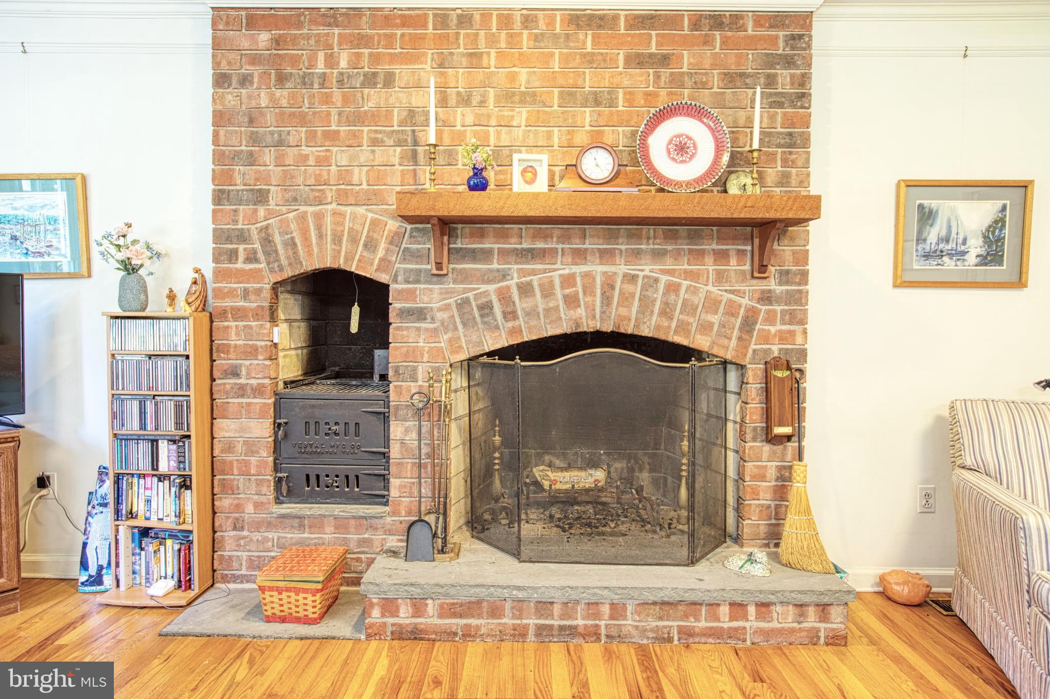 4 Sunset Road Lawrenceville, NJ 08648 - Photo 20 of 43 Wood burning fireplace
and Charcoal grill !