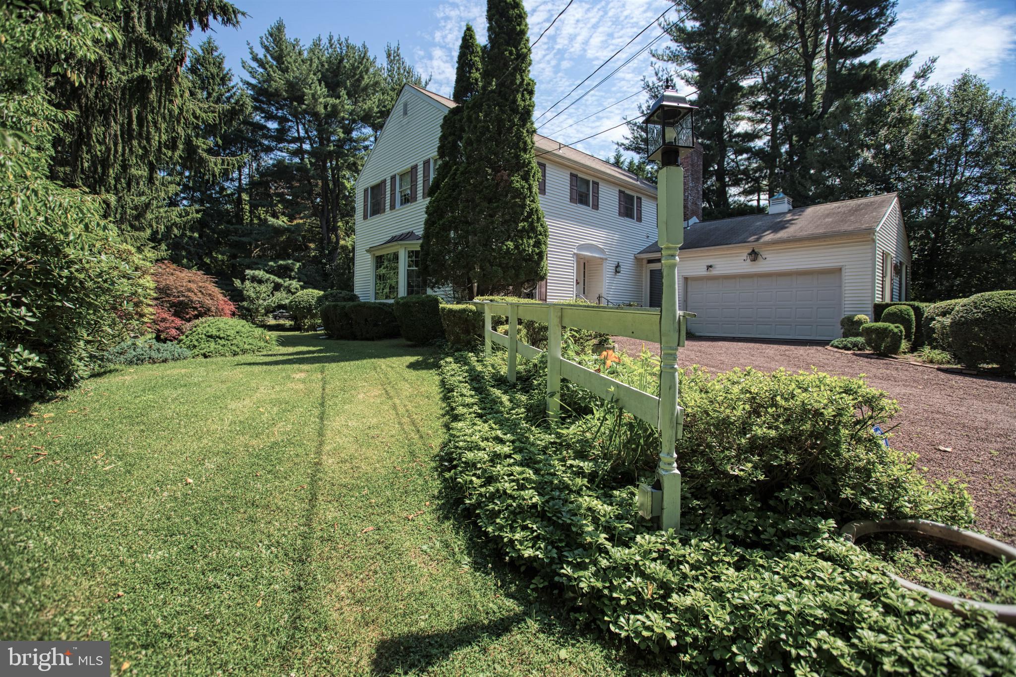 4 Sunset Road Lawrenceville, NJ 08648 - Photo 2 of 43 Left side yard