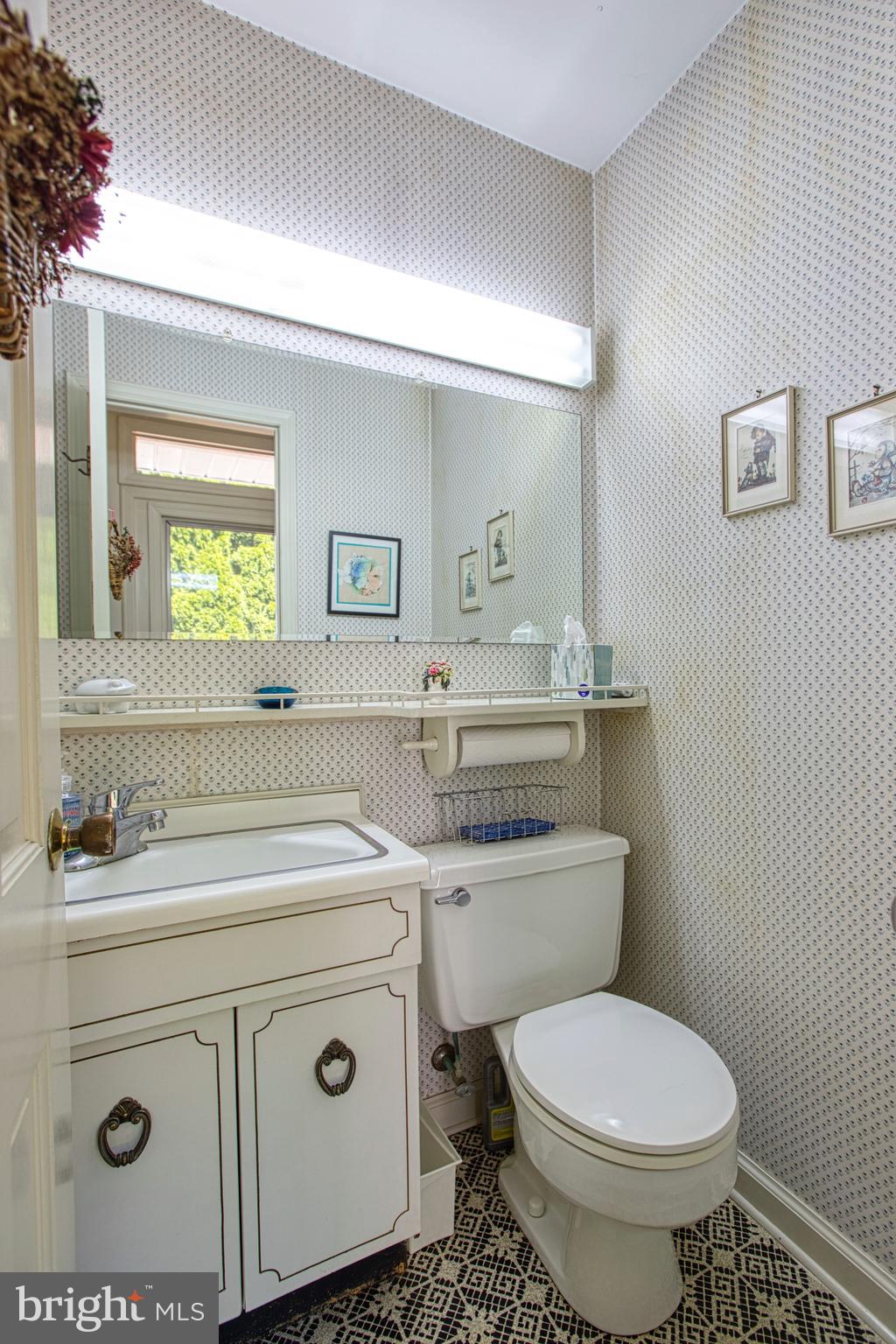 4 Sunset Road Lawrenceville, NJ 08648 - Photo 26 of 43 Powder room