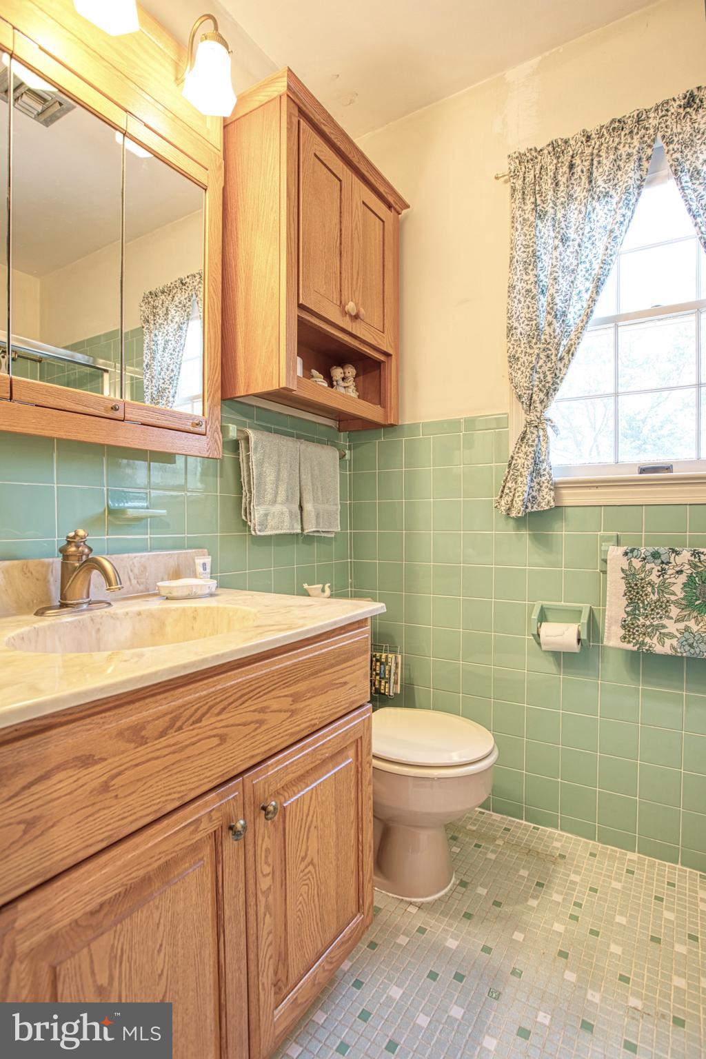 4 Sunset Road Lawrenceville, NJ 08648 - Photo 39 of 43 Hall bathroom