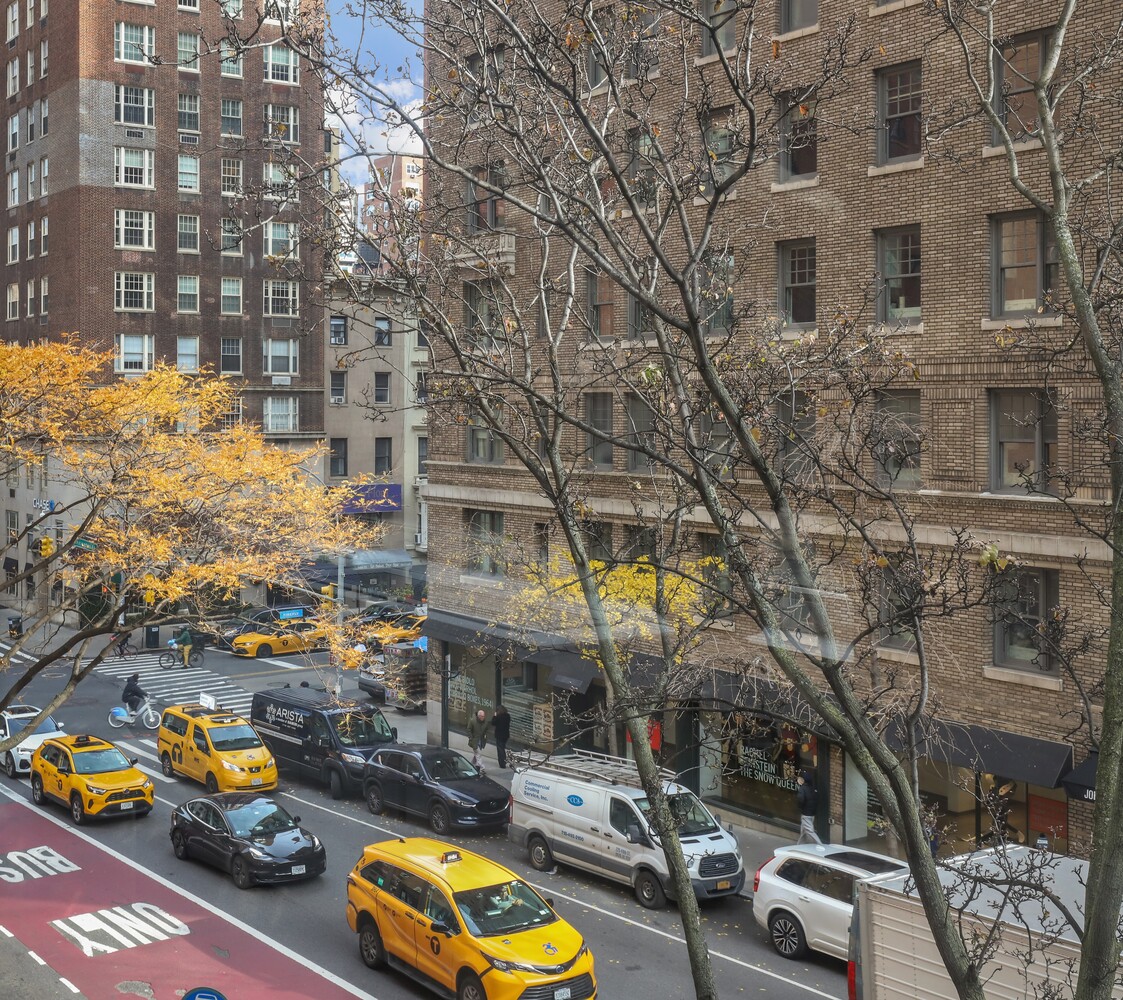 135 East 71st Street, Unit 3D Manhattan, NY 10021 - Photo 8 of 11