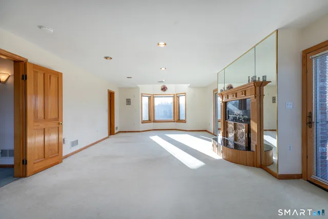 a view of a hallway with windows and closet