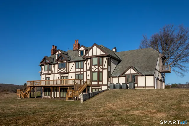 a view of house with front of a house