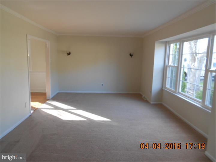 107 Morgan Road Aston, PA 19014 - Photo 7 of 24 Living Room