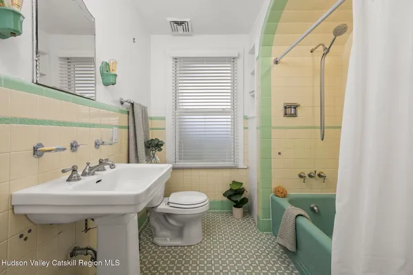 $1,175,000 | 4174 Highway 9W, Saugerties, NY 12490