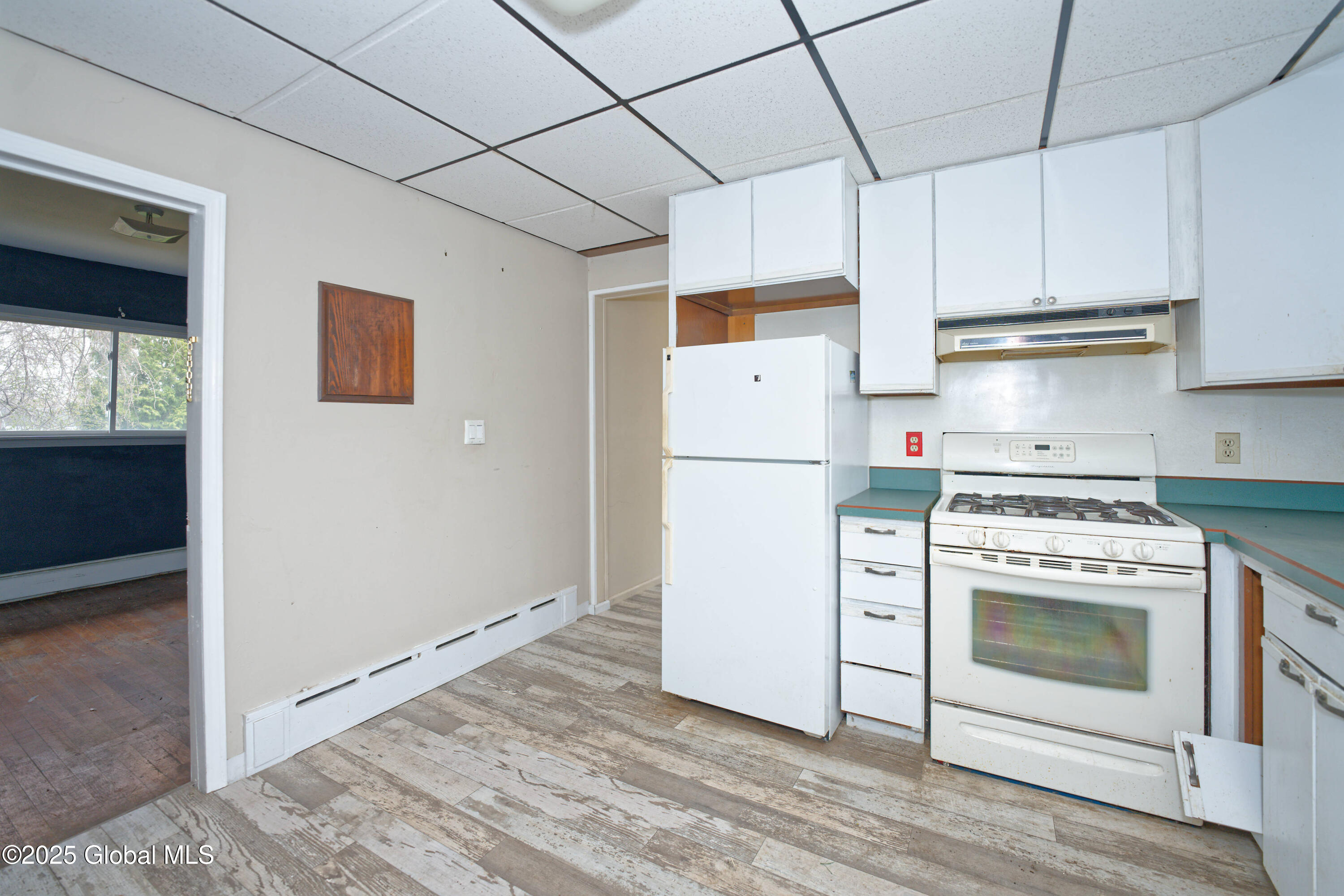 387 Hudson River Road Halfmoon, NY 12188 - Photo 11 of 43 2 Kitchen 1