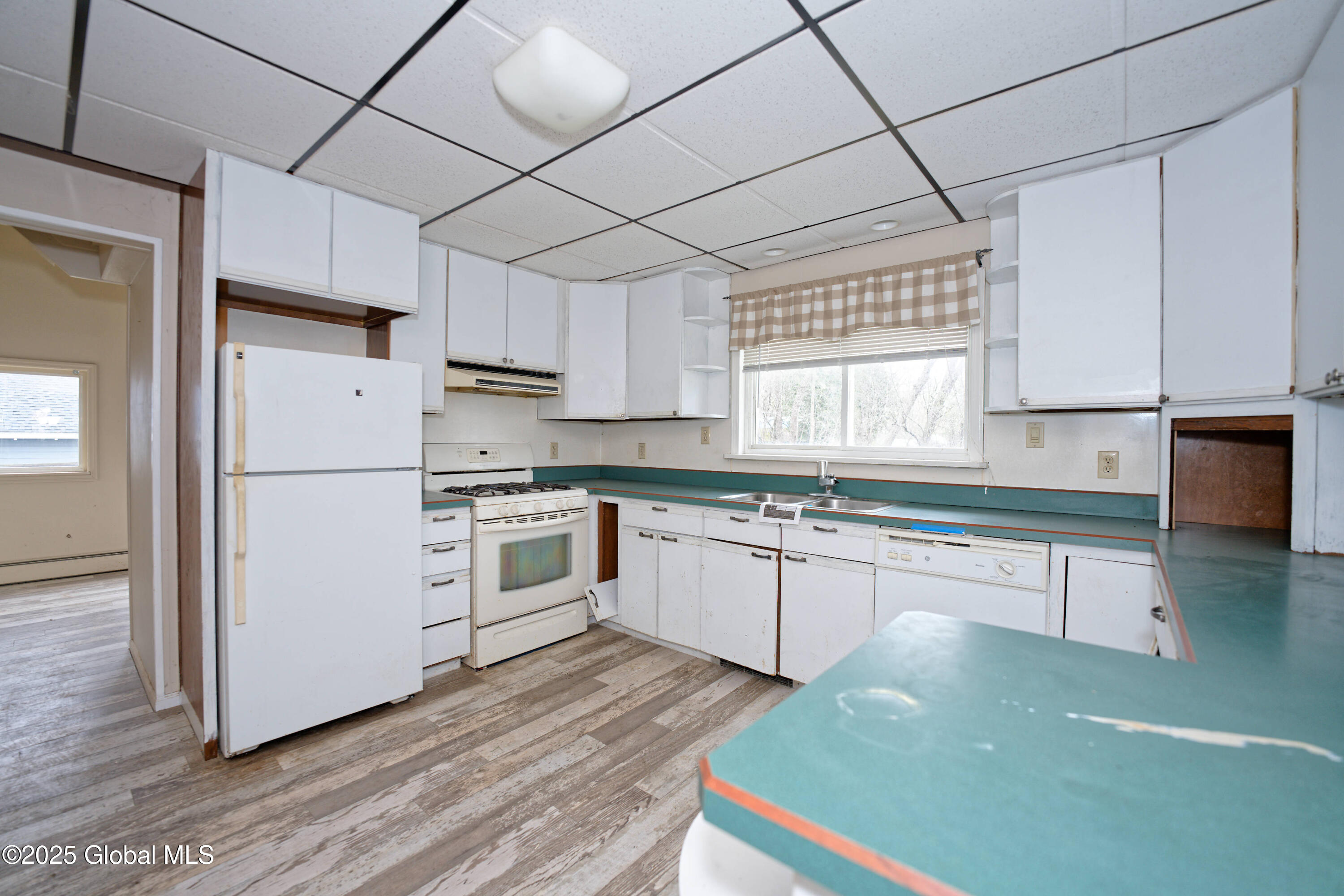 387 Hudson River Road Halfmoon, NY 12188 - Photo 12 of 43 2 Kitchen 2