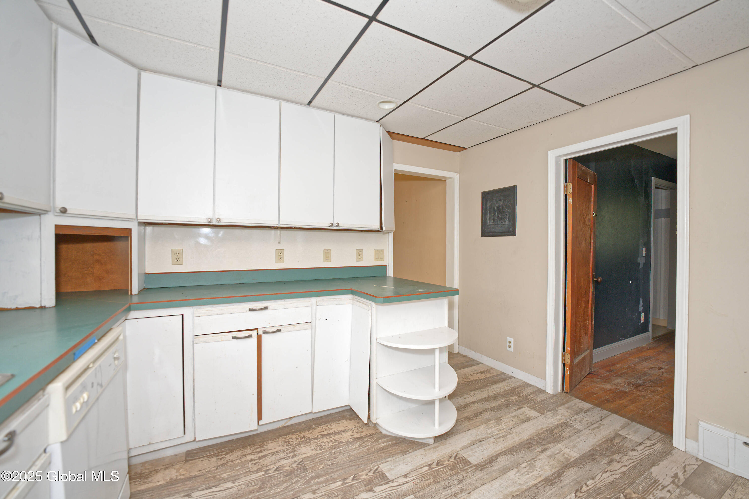 387 Hudson River Road Halfmoon, NY 12188 - Photo 14 of 43 2 Kitchen 4