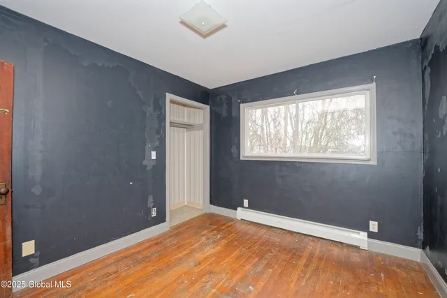 $190,000 | 387 Hudson River Road, Halfmoon, NY 12188