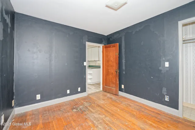 $190,000 | 387 Hudson River Road, Halfmoon, NY 12188