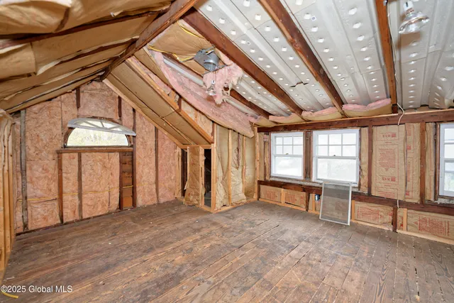 $190,000 | 387 Hudson River Road, Halfmoon, NY 12188